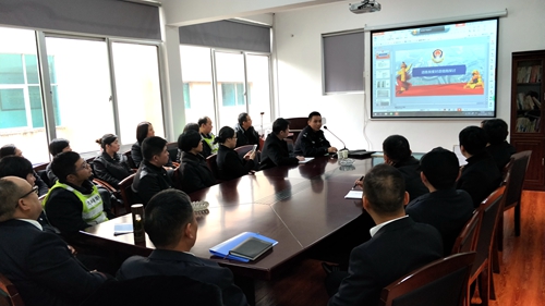 20181221 溫州交警來(lái)大溪嶺隧道所開(kāi)展“道路救援、封道措施”講座 _副本.jpg